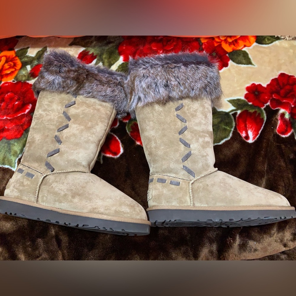 Uggs Fur-Lined Boots Sz 9